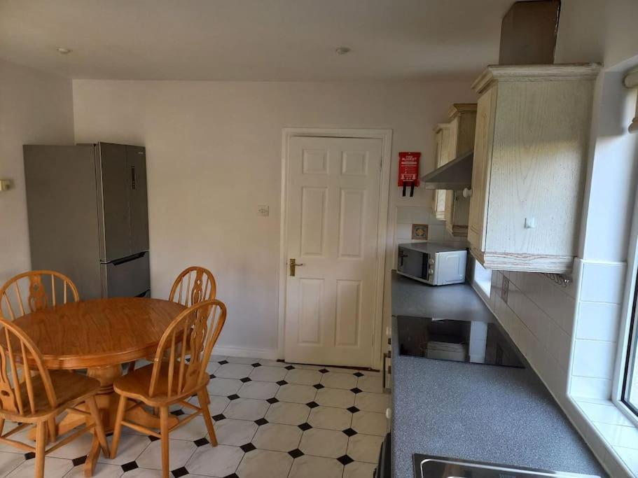 Large 4Bed Available Long-Term In Letterkenny Villa ภายนอก รูปภาพ