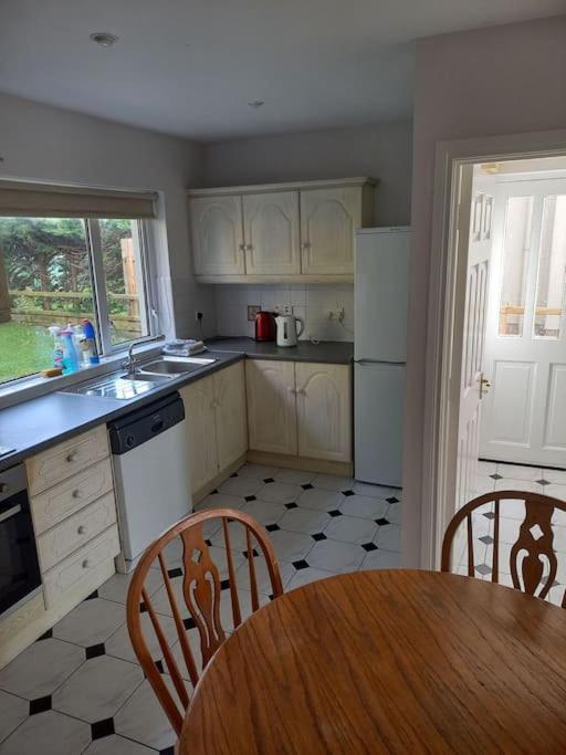 Large 4Bed Available Long-Term In Letterkenny Villa ภายนอก รูปภาพ